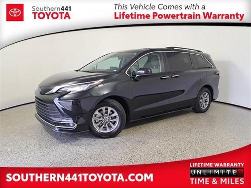 2023 Toyota Sienna XLE 8 Passenger