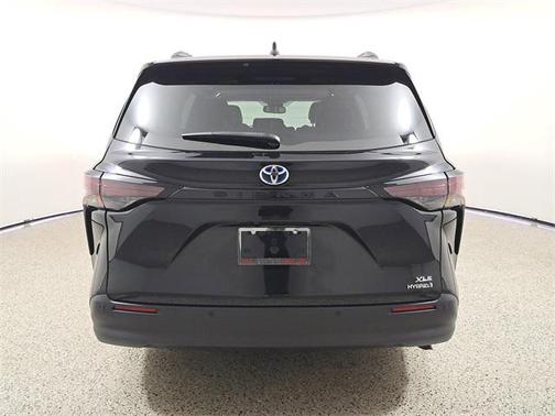 2023 Toyota Sienna XLE 8 Passenger