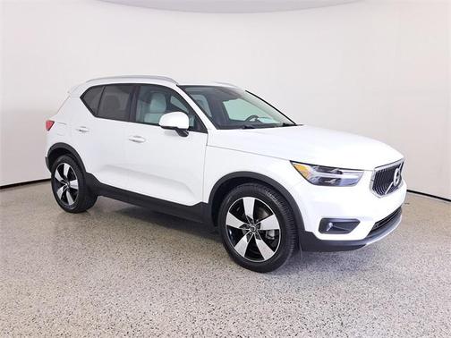 2021 Volvo XC40 T4 Momentum