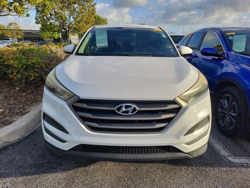 Dazzling White 2016 Hyundai TUCSON SE