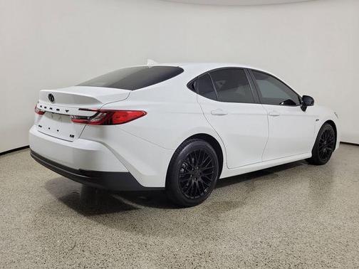 Ice 2025 Toyota Camry LE
