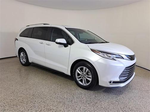 2022 Toyota Sienna Limited 7-Passenger