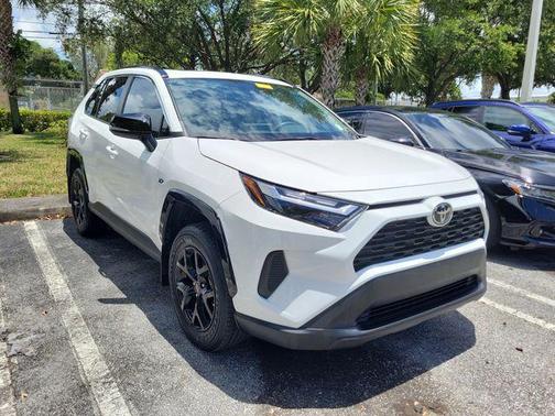 Ice Cap 2024 Toyota RAV4 XLE