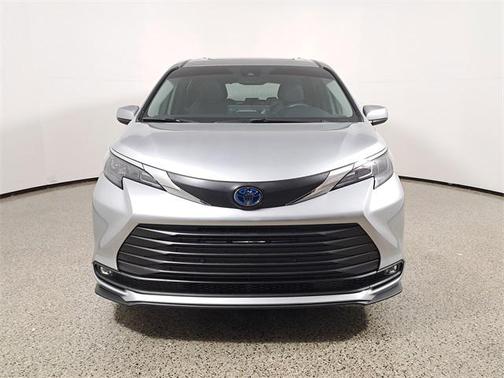 2025 Toyota Sienna XLE