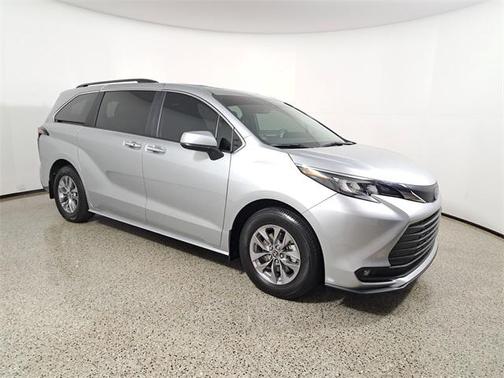 2025 Toyota Sienna XLE