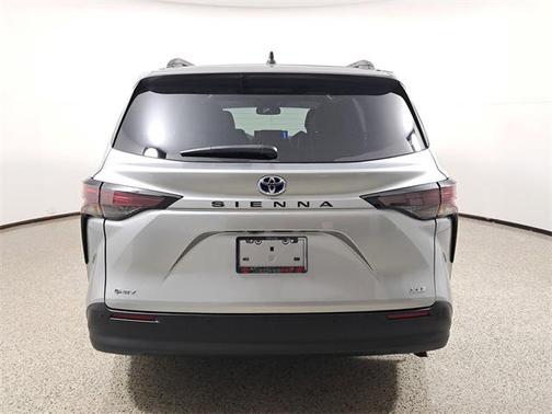 2025 Toyota Sienna XLE