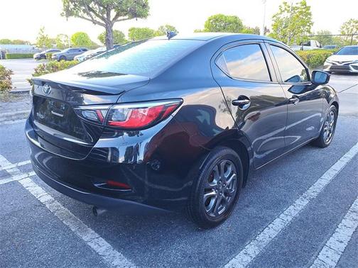 2019 Toyota Yaris Sedan LE