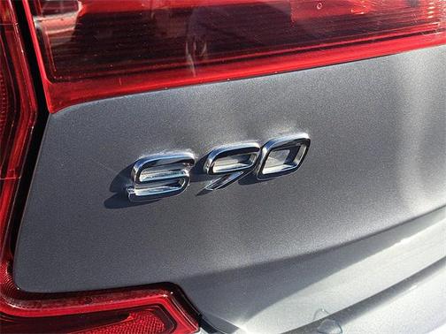 2018 Volvo S90 T5 Momentum