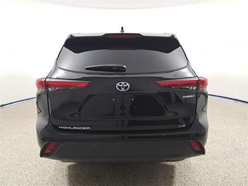 2023 Toyota Highlander Hybrid Platinum