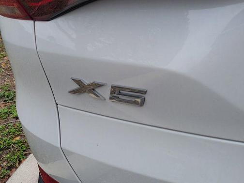 White Metallic 2019 BMW X5 xDrive50i