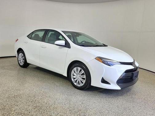 Super White 2018 Toyota Corolla LE