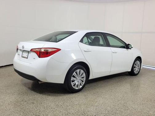 Super White 2018 Toyota Corolla LE