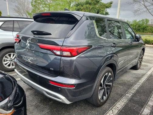 Gray 2024 Mitsubishi Outlander SE 2.5 2WD