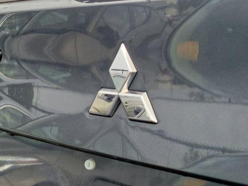 Gray 2024 Mitsubishi Outlander SE 2.5 2WD