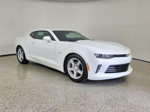 Summit White 2018 Chevrolet Camaro 1LT