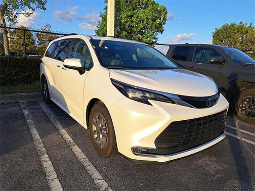 2024 Toyota Sienna XLE