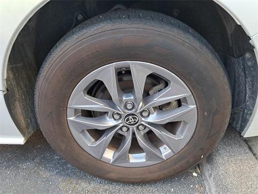 2024 Toyota Sienna XLE