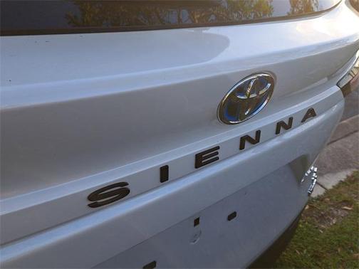 2024 Toyota Sienna XLE
