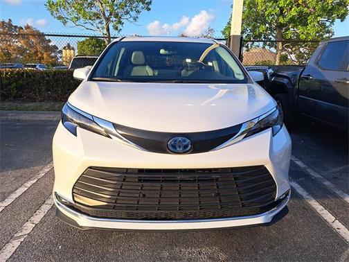 2024 Toyota Sienna XLE