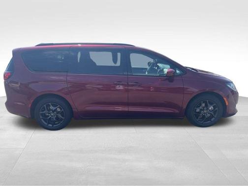 2018 Chrysler Pacifica Touring-L Plus