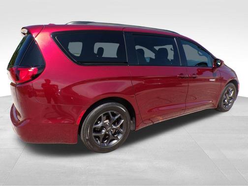 2018 Chrysler Pacifica Touring-L Plus