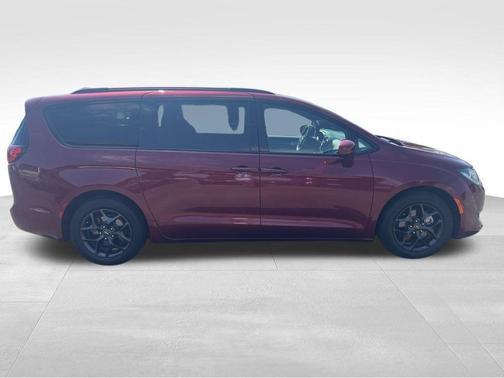 2018 Chrysler Pacifica Touring-L Plus