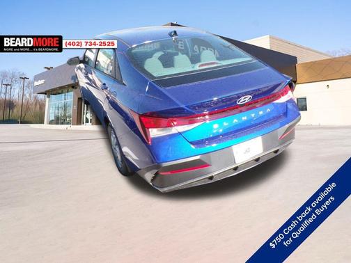 2025 Hyundai ELANTRA SE