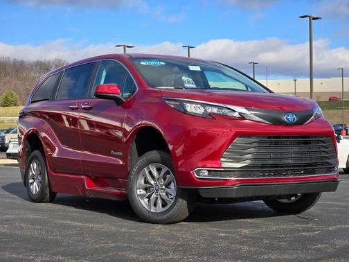 2024 Toyota Sienna XLE
