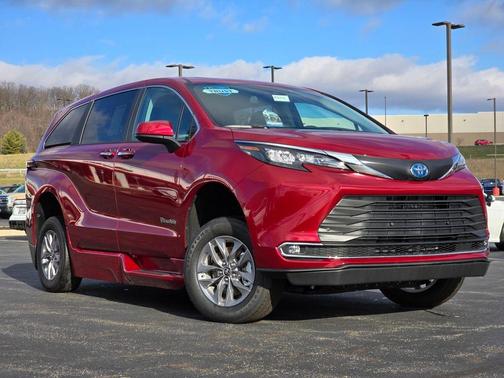 2024 Toyota Sienna XLE