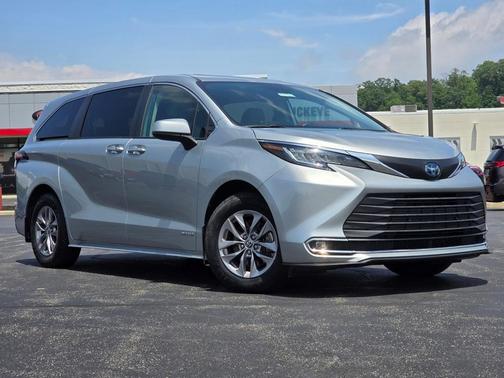2021 Toyota Sienna XLE