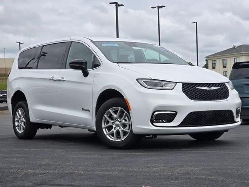 2025 Chrysler Pacifica Select