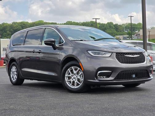 2023 Chrysler Pacifica Touring-L