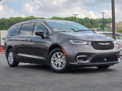 2023 Chrysler Pacifica Touring-L