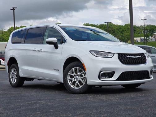 2023 Chrysler Pacifica Touring-L