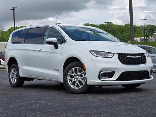 2023 Chrysler Pacifica Touring-L