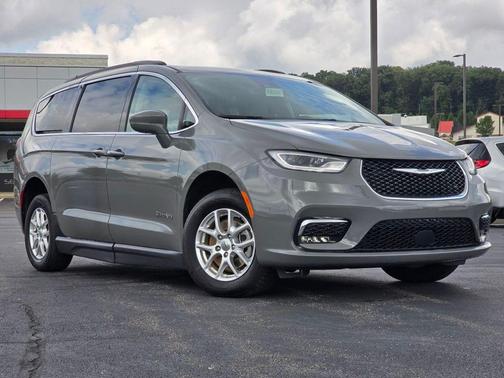 2022 Chrysler Pacifica Touring-L