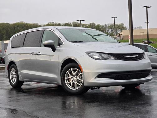 2023 Chrysler Voyager LX