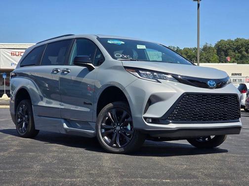 2025 Toyota Sienna XSE 7 Passenger
