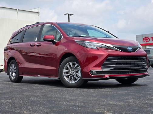 2025 Toyota Sienna XLE