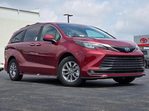 2025 Toyota Sienna XLE