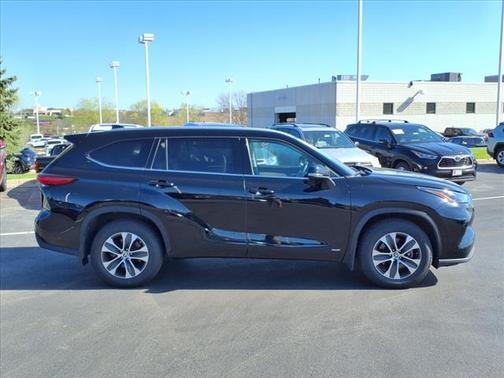 2022 Toyota Highlander Hybrid XLE