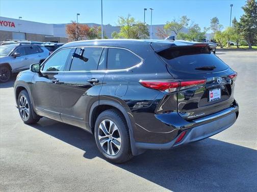 2022 Toyota Highlander Hybrid XLE