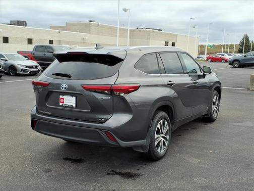 2022 Toyota Highlander Hybrid XLE
