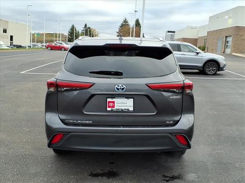 2022 Toyota Highlander Hybrid XLE