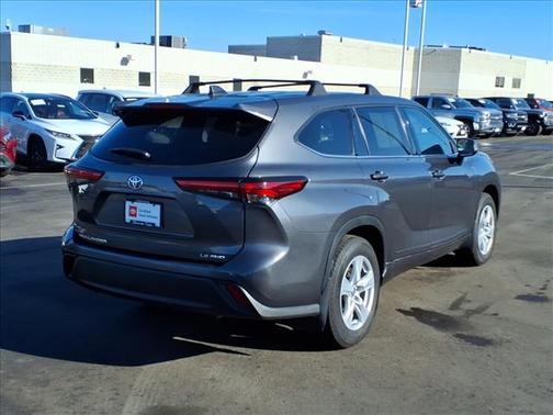 2022 Toyota Highlander LE