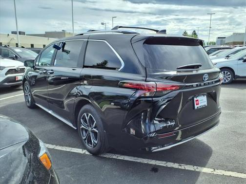 2025 Toyota Sienna Platinum 7 Passenger