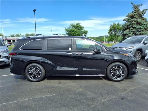 2025 Toyota Sienna Platinum 7 Passenger