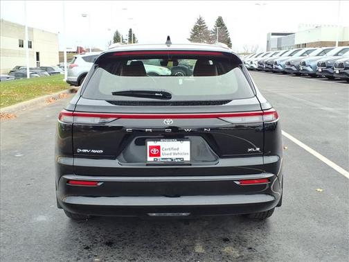 2025 Toyota Crown Signia XLE