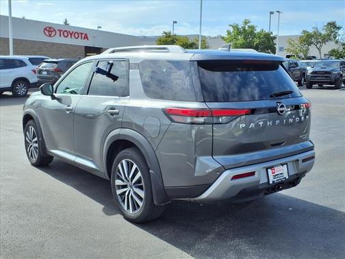 2022 Nissan Pathfinder Platinum