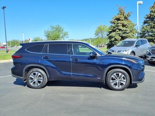 2022 Toyota Highlander Hybrid XLE